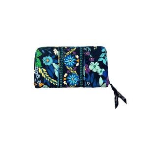 Vera Bradley Wallet Zip Around Quilted Cotton Blue Floral Organizer